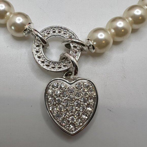 Avon Gloria Pearlesque Heart Charm Necklace - Picture 3 of 4